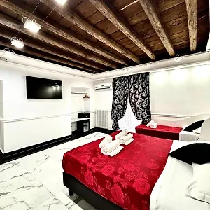 κάντε κράτηση εδώ