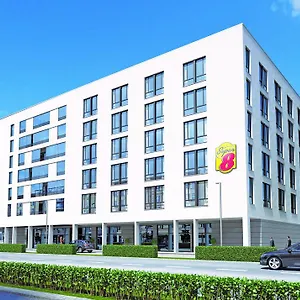 Super 8 By Wyndham West Hotell München